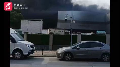 武汉一汽车报废维修厂起火黑烟遮天 目击者:不断有爆炸声|武汉市|起火|目击者_新浪新闻