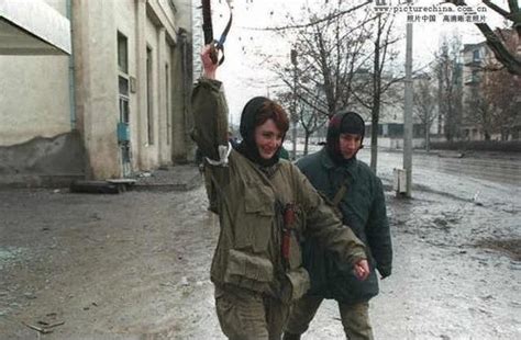 车臣部队与乌军展开激烈巷战，车臣军人：“亚速营”像老鼠一样躲起来_凤凰网视频_凤凰网