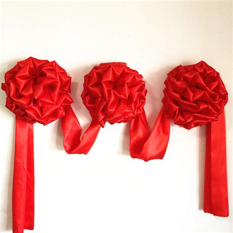 怎样用红绸子系大红花,绸缎怎么折叠大红花,用红布怎样折大红花_大山谷图库