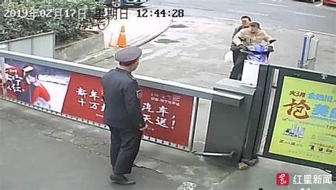 可怕！台湾一男子持刀残暴刺死超市店员，竟是因为不满被劝戴口罩_凤凰网视频_凤凰网