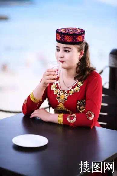新疆，海边，沙滩，新疆哈萨克族女孩，少数 - 搜图网_正版商业图片素材交易平台