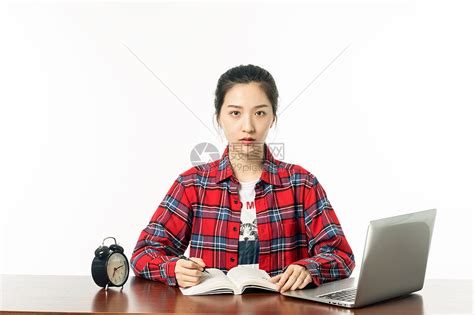 女学生学习计算机高清图片下载-正版图片500993959-摄图网