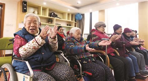 养老院的老人们竟然集体“拍手”--劳动报