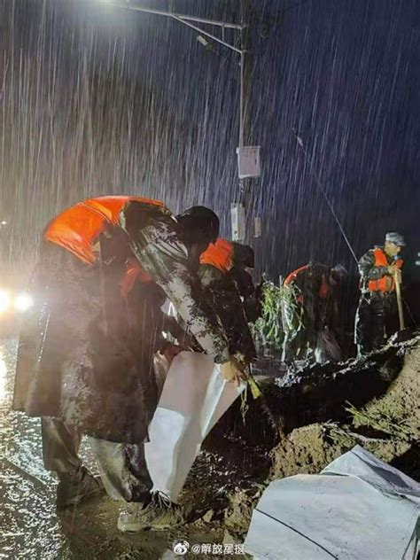 河南暴雨 中部战区派出多支部队紧急投入抢险救援一线_手机新浪网