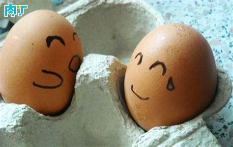 笑脸画在鸡蛋上