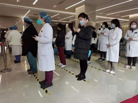 上海市民排队做核酸检测现场_新浪图片