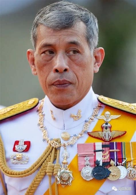 泰国新国王加冕仪式，哇集拉隆功头戴皇冠，成为拉玛十世皇