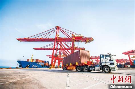 山东港口日照港全自动化集装箱码头投用一周年 船时效率提升26%-中华航运网