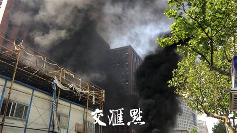 江西新余城南某商铺突发火灾 现场浓烟四起 黑了一条街！_社会_长沙社区通