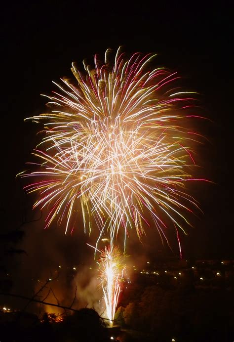 10 Uplifting Photos of Fireworks | Light Stalking