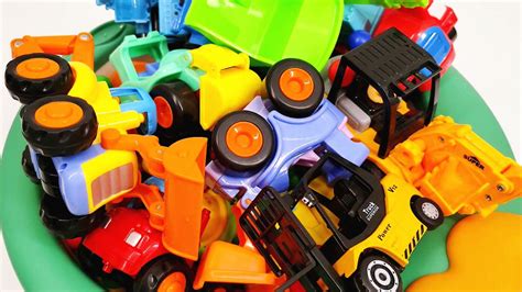 超多彩色工程车系列玩具车堆成山早教益智玩具合集_腾讯视频