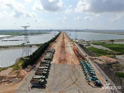 深圳滨海大道沿海东西向主干道正在进行地面+地下大改造，将新增四层空间！还有双向14车道！