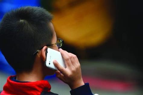 专家建议禁止16岁以下学生使用智能手机_大渝网_腾讯网
