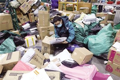 “双11”当天西安邮政约投递72万件 快递包裹堆成“山” - 西部网（陕西新闻网）