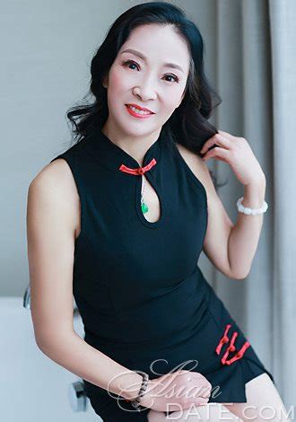 Asian mature dating partner Jiyun from Zhengzhou, 59 yo, hair color Black