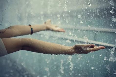 梦见下雨是什么意思 梦见下雨被淋湿是什么征兆 | 布达拉宫