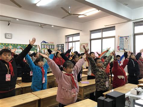 惠安实验小学开展“红领巾跳蚤市场”主题班队活动
