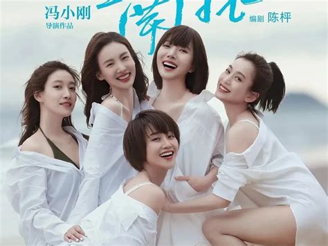 杨烁写真上演“西装杀” 酒窝深情微笑是标配_人物_GQ男士网