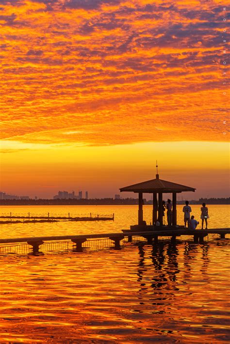 武汉的东湖的一场日出 | Moor世界