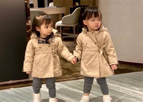 熊黛林抱孩子图片