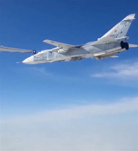 苏24-M轰炸机在伏尔加格勒州上空进行空中加油 - 2020年5月28日, 俄罗斯卫星通讯社