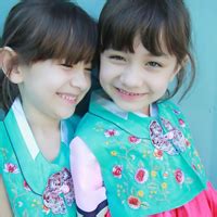 国外+中国混血小清新可爱的非主流双胞胎姐妹头像图片-姐妹头像