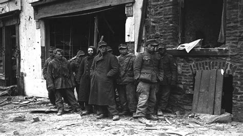 二战老照片：被俘虏的德军士兵和满目创伤的德国-搜狐大视野-搜狐新闻