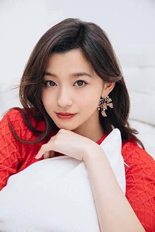 日本少女朝比奈彩泳装比基尼和私房写真图片