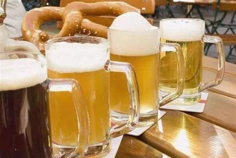 精酿啤酒与我们平时在市面上喝的瓶啤和扎啤有什么区别？ - 美食日记