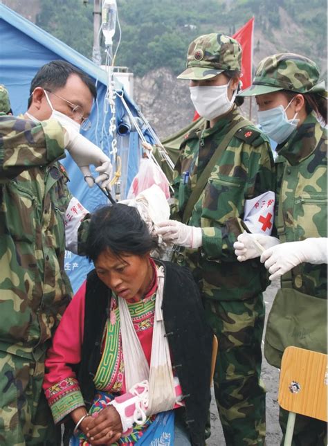 全力以赴！解放军医疗队进驻重症监护室 - 中国军网