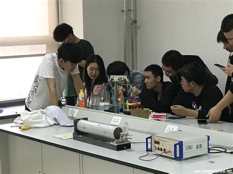 沈阳城市学院在新科技演示实验教学过程中开展课程思政 - 党建思政 - 中国大学生网