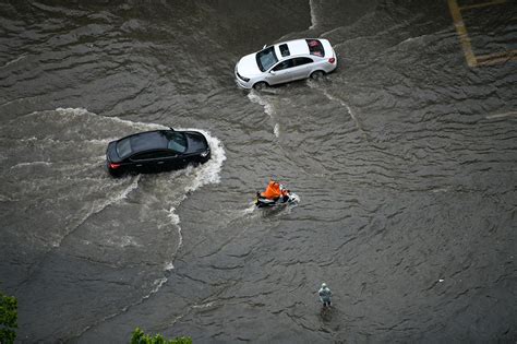 直击榆林罕见暴雨：灾后县城一片狼藉 损失严重_图片_中国小康网