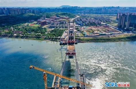 泸州长江二桥东岸钢桁梁完成吊装 预计12月合龙_四川在线