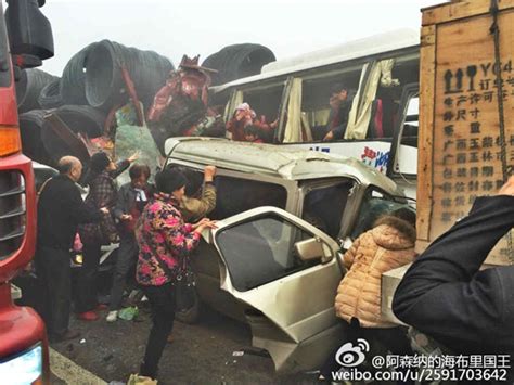 上海热线新闻频道——沪渝高速武穴段多车追尾15辆车受损 暂无人员死亡