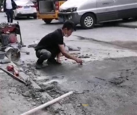修水管不分内外，这位自来水维修工被市民点赞_武汉_新闻中心_长江网_cjn.cn