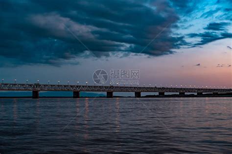 日落时在阿穆尔河上桥俄罗斯高清图片下载-正版图片506161140-摄图网