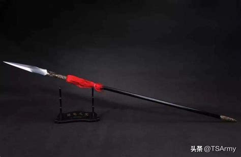 抗日游击队大刀。这是最典型的传统冷兵器之一“中国大刀”
