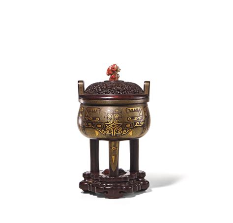 元 青白瓷莲纹鼎式炉(侧面原光) 韩国国立中央博物馆藏-古玩图集网