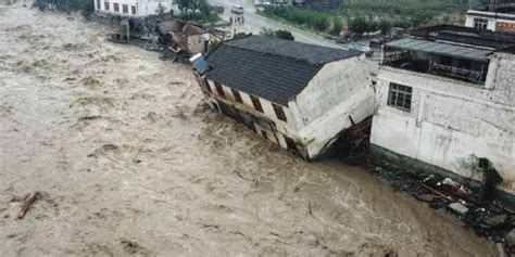 河南暴雨已致33人遇难，8人失踪！雨量破极值！7省1800名消防员增援河南！(含视频)_手机新浪网