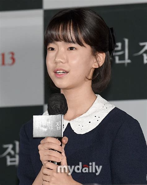 徐英姬等韩国艺人出席新片《扭曲的家》试映