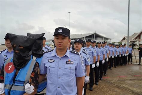 重庆警方从老挝押解18名电诈嫌疑人回渝，今年已累计押解遣返75人凤凰网重庆_凤凰网