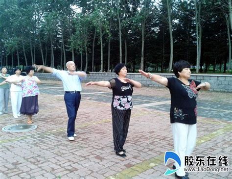 呼伦贝尔市老年人广场健身舞交流活动在新右旗举办_内蒙古自治区老年人体育协会