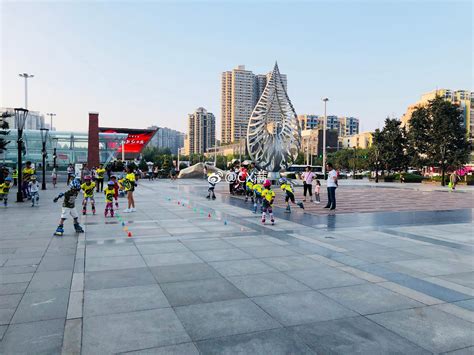 延平门广场：闹市区的幸福林带|延平|广场|西安故事_新浪新闻