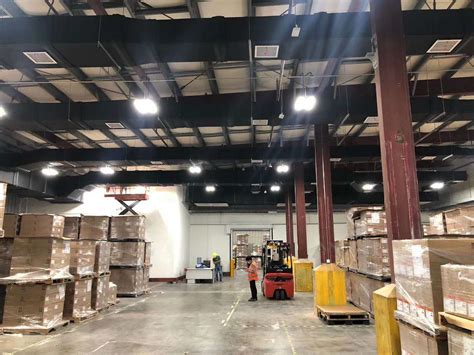 工厂仓库照明解决方案 - 普为光电 高效LED灯管，防爆灯
