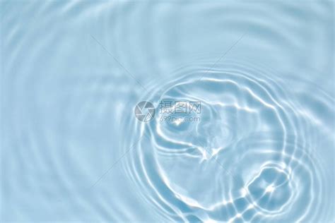 模糊的透明蓝色清澈平静的水面纹理高清图片下载-正版图片506727002-摄图网