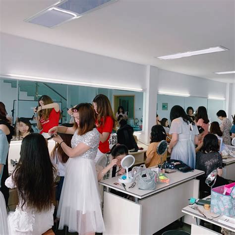 化妆师培训课堂风采_苏州市金阊职业培训学校