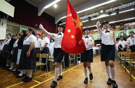 中国日报网:升国旗奏国歌 香港学校该有的样子(含视频)_手机新浪网