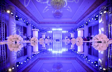 金色系婚礼舞台高清图片下载-正版图片500501082-摄图网