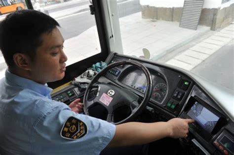 在高架轨道上行驶的公交车，司机像开火车，带您见识日本名古屋的导轨巴士 - 提加商用车网