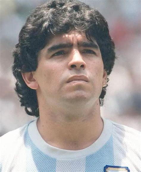 马拉多纳去世，阿根廷举国哀悼三天，一个足球运动员他凭什么？_凤凰网
